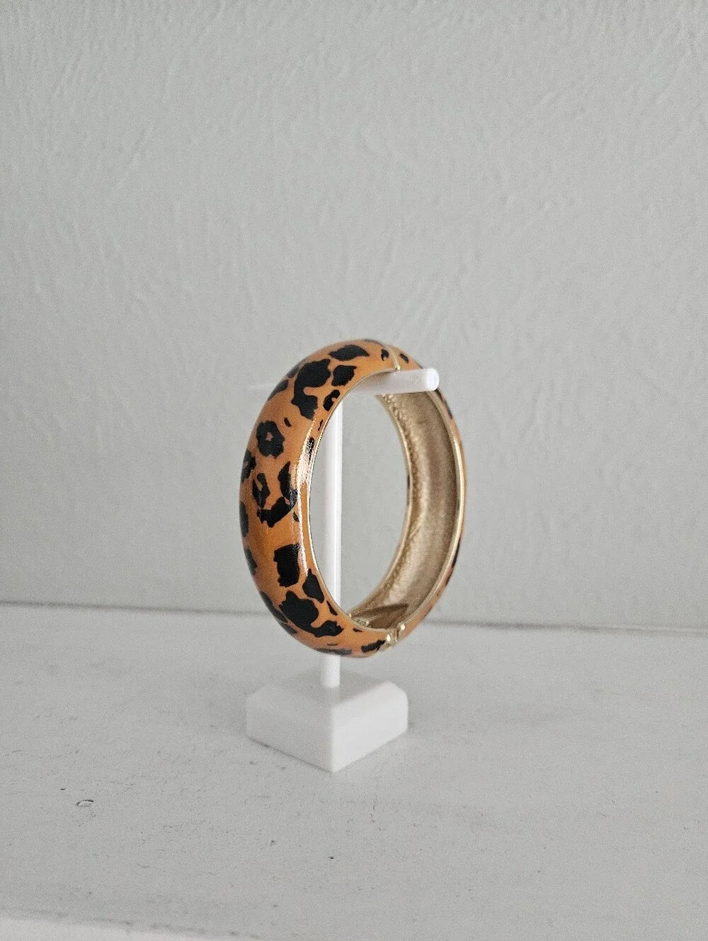 NWOT Piper K Leopard Print Hinged Bangle Bracelet